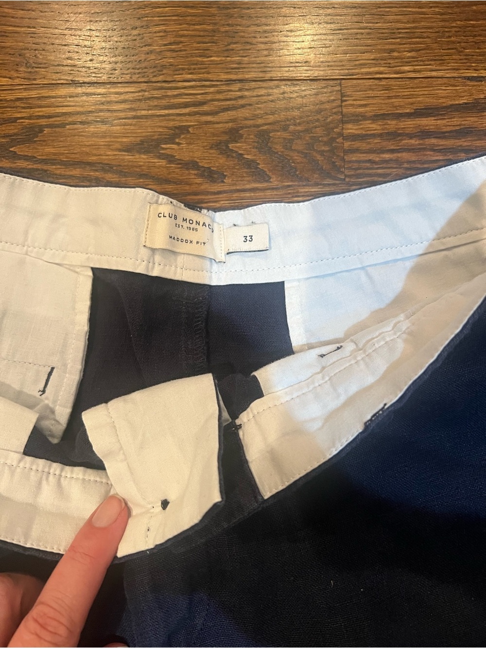 Club Monaco Navy Blue Flat Front Men's Shorts - Picture 3 of 6